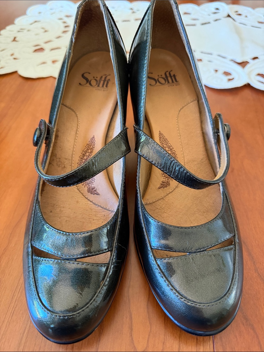 SOFFT. Black Leather Mary Jane Pumps - Classic Comfort